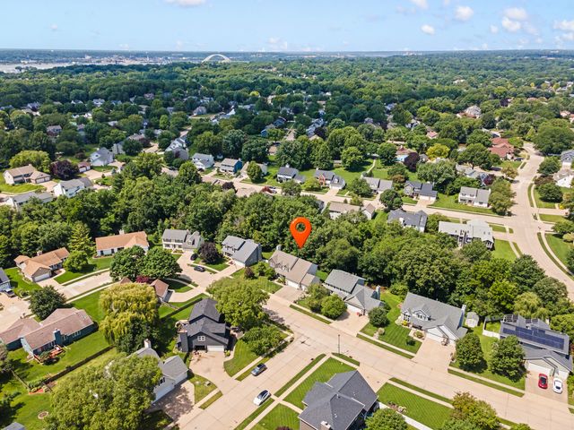 1770 PLUM TREE Road, Bettendorf, IA 52722