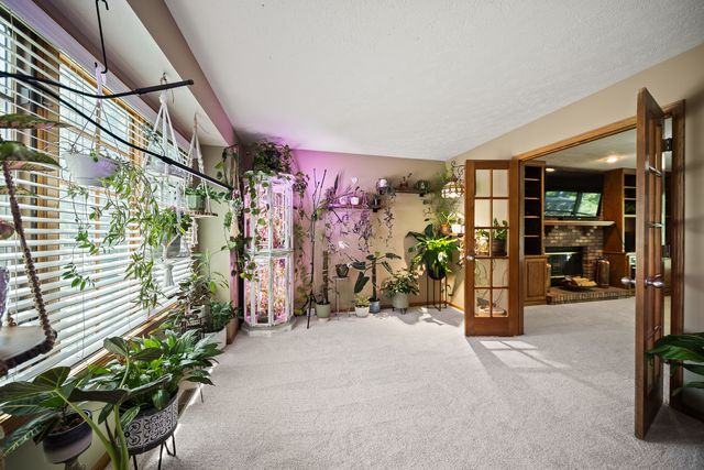 1770 PLUM TREE Road, Bettendorf, IA 52722
