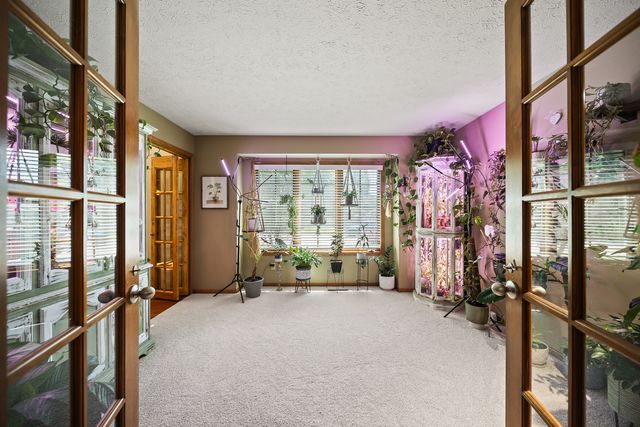 1770 PLUM TREE Road, Bettendorf, IA 52722