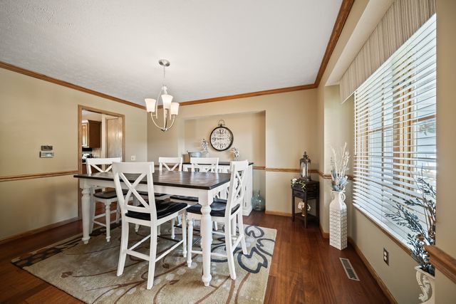 1770 PLUM TREE Road, Bettendorf, IA 52722