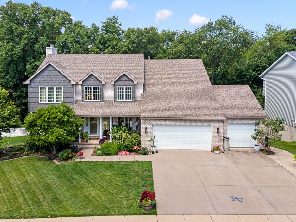 1770 PLUM TREE Road, Bettendorf, IA 52722