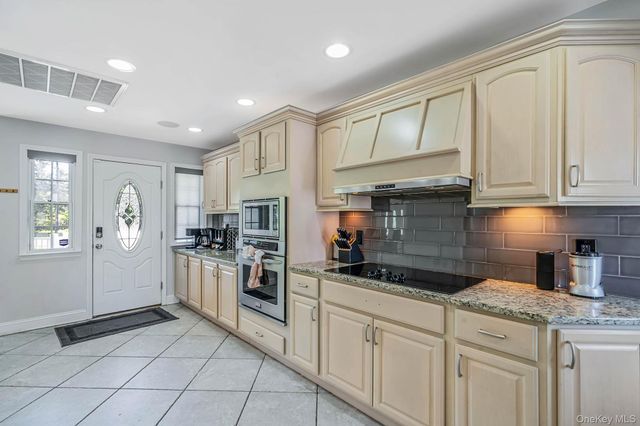 299 Patchogue Yaphank Road, East Patchogue, NY 11772