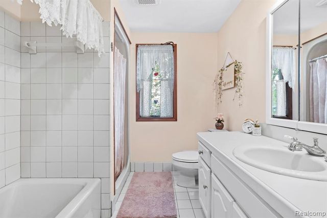 10601 Brodhead Road, Grosse Ile, MI 48138