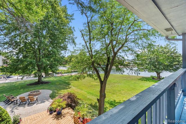 10601 Brodhead Road, Grosse Ile, MI 48138