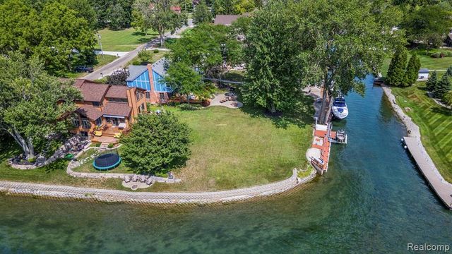 10601 Brodhead Road, Grosse Ile, MI 48138