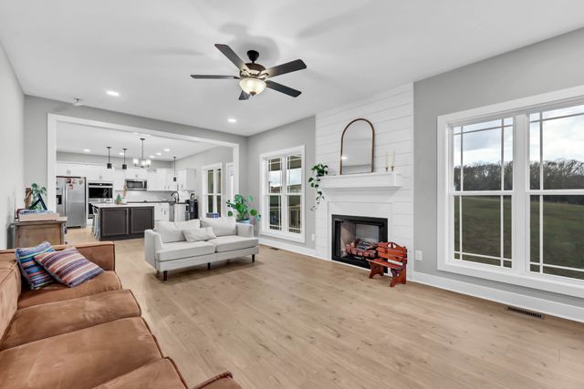 4032 Chapel Hill Rd, Clarksville, TN 37040