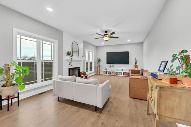 4032 Chapel Hill Rd, Clarksville, TN 37040