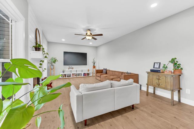 4032 Chapel Hill Rd, Clarksville, TN 37040