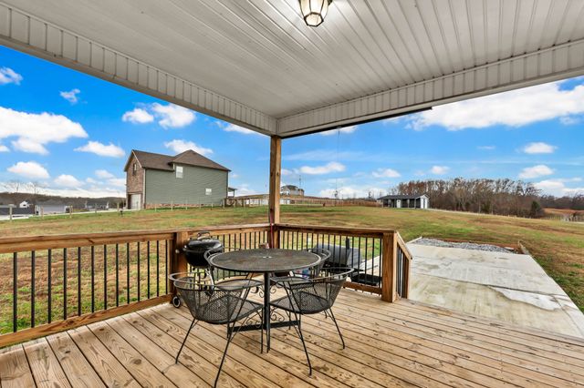 4032 Chapel Hill Rd, Clarksville, TN 37040