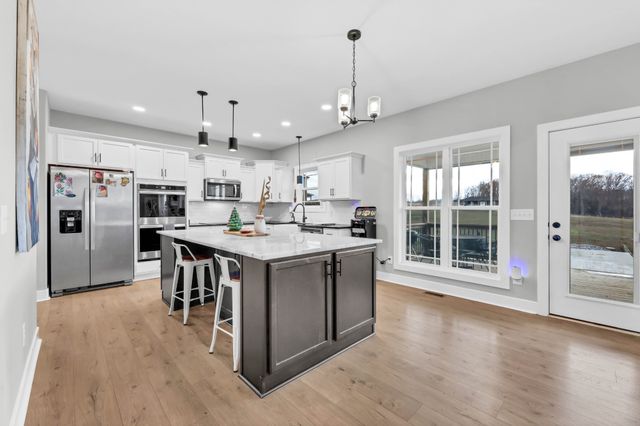 4032 Chapel Hill Rd, Clarksville, TN 37040