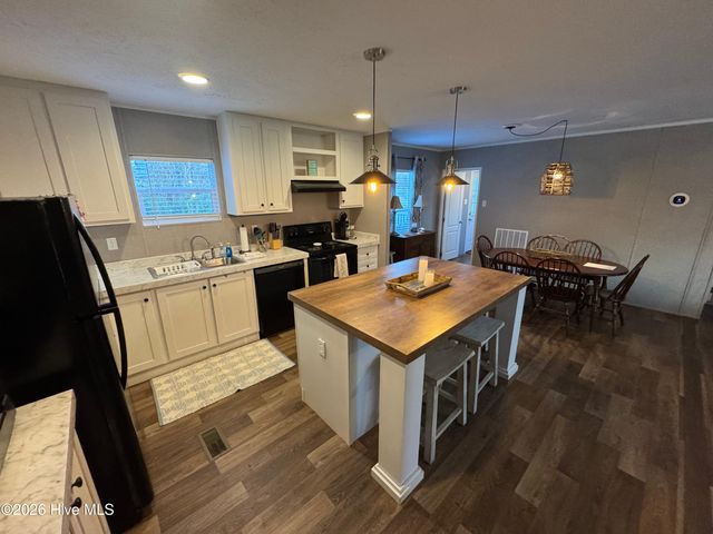 113 Moores Landing Road, Hampstead, NC 28443