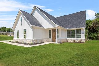 2398 Valley Drive, Brenham, TX 77833