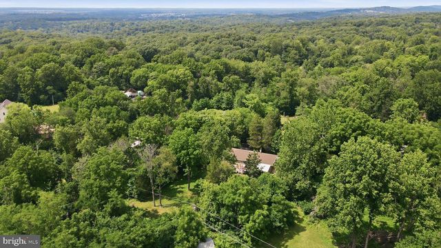 225 MOUNTAIN VIEW DR, Harpers Ferry, WV 25425