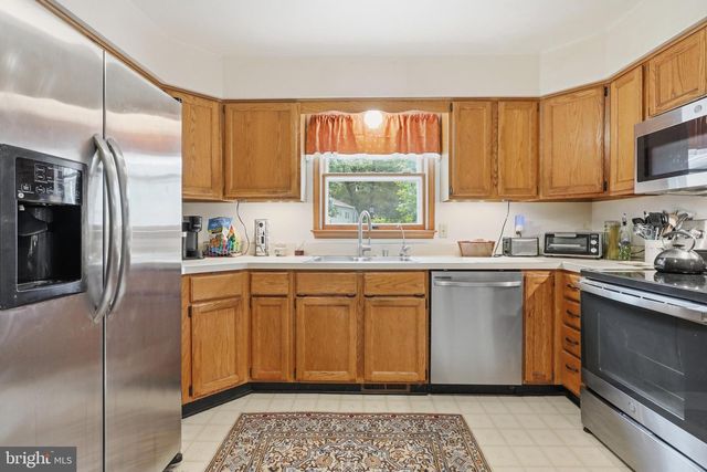 225 MOUNTAIN VIEW DR, Harpers Ferry, WV 25425