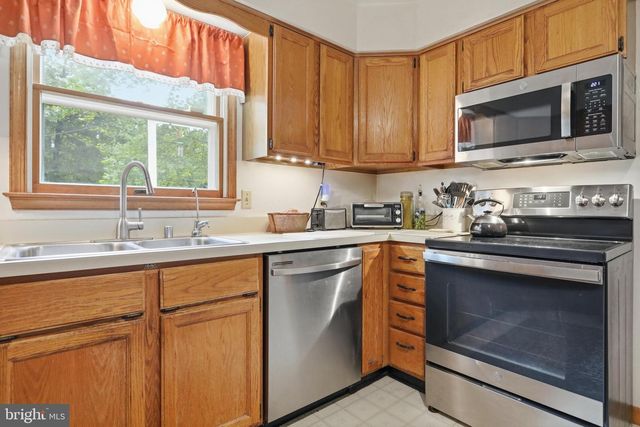 225 MOUNTAIN VIEW DR, Harpers Ferry, WV 25425