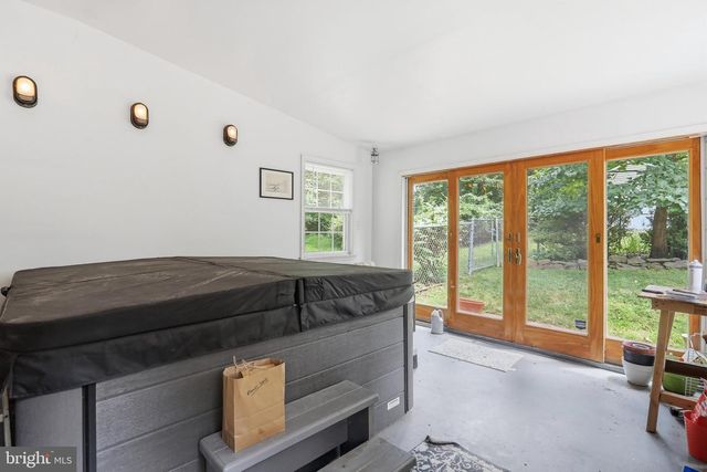 225 MOUNTAIN VIEW DR, Harpers Ferry, WV 25425