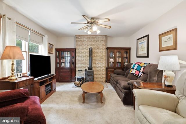 225 MOUNTAIN VIEW DR, Harpers Ferry, WV 25425