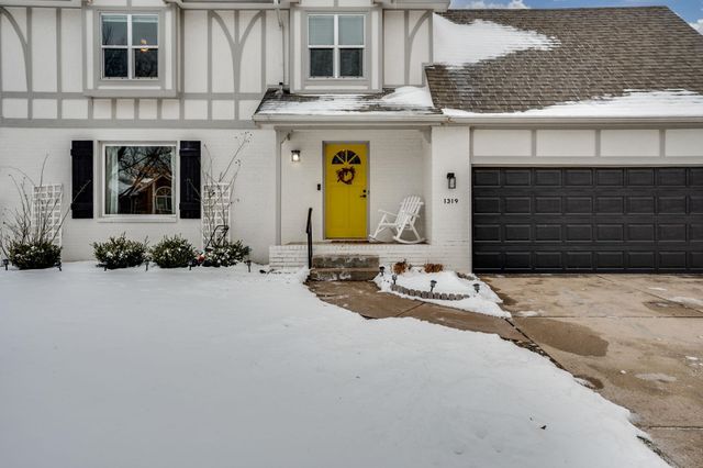 1319 E Warren Ave, Derby, KS 67037