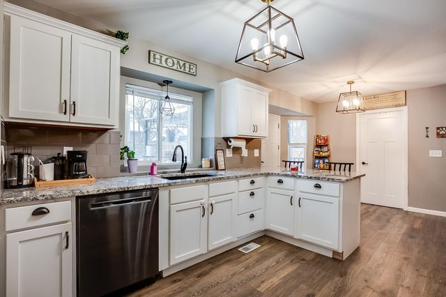 1319 E Warren Ave, Derby, KS 67037