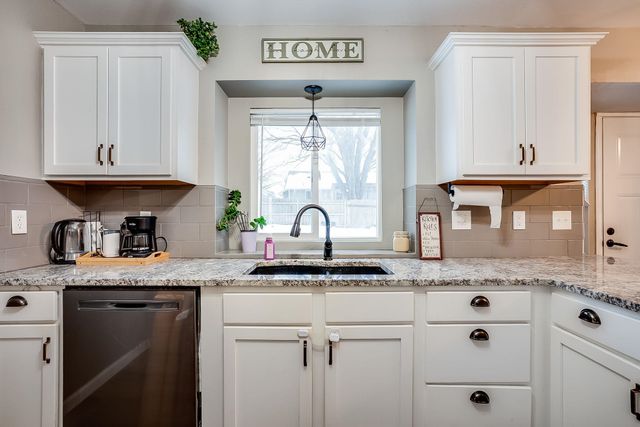 1319 E Warren Ave, Derby, KS 67037