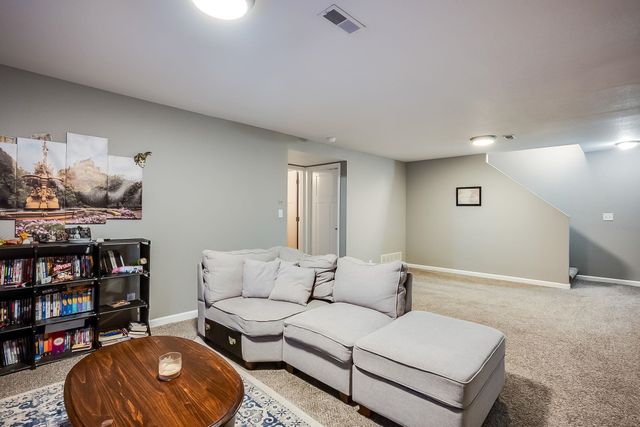 1319 E Warren Ave, Derby, KS 67037