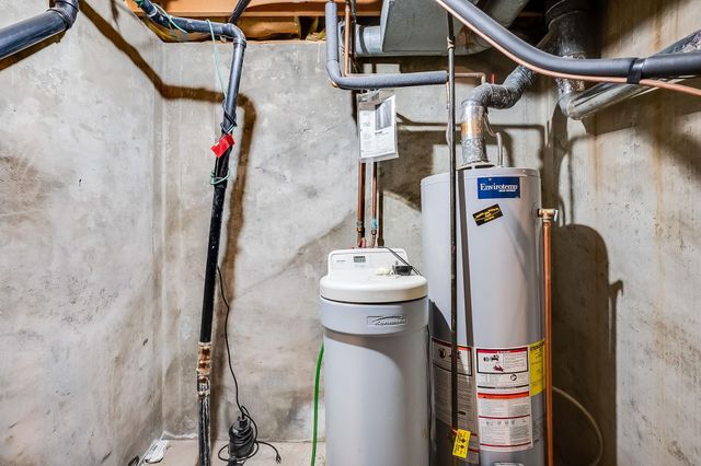 1319 E Warren Ave, Derby, KS 67037