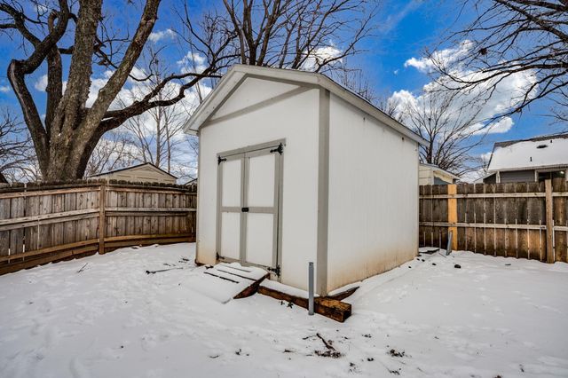 1319 E Warren Ave, Derby, KS 67037