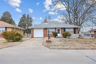 9221 Shadydale Drive, St Louis, MO 63136