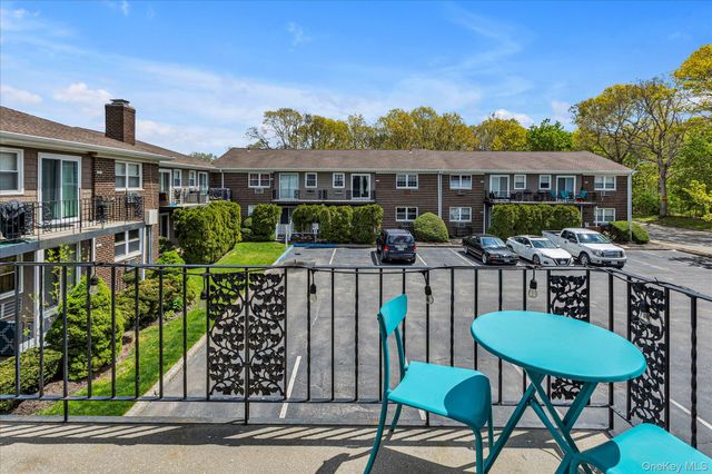5205 Wilshire Lane 5205, Oakdale, NY 11769