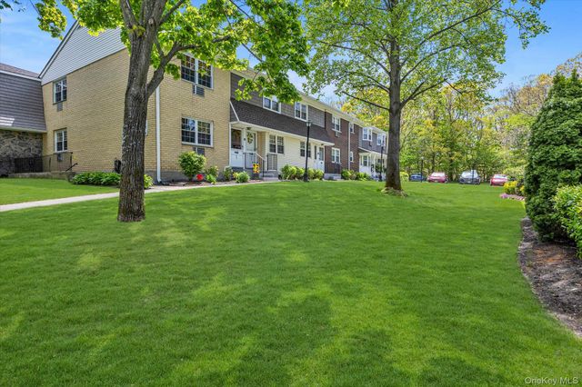 5205 Wilshire Lane 5205, Oakdale, NY 11769