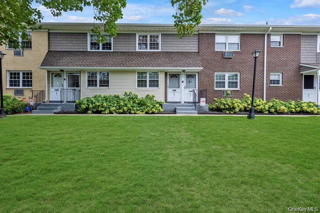 5205 Wilshire Lane 5205, Oakdale, NY 11769