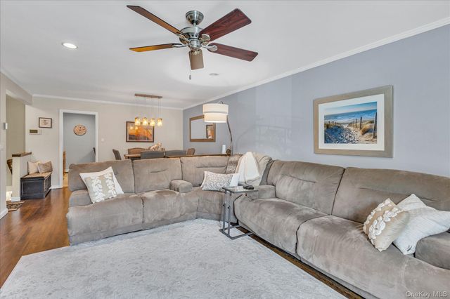 5205 Wilshire Lane 5205, Oakdale, NY 11769