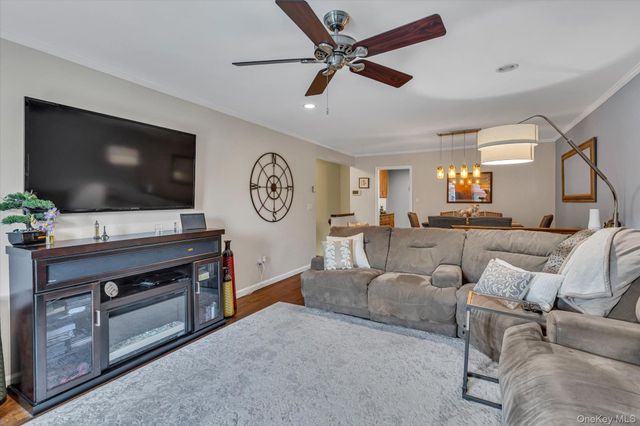 5205 Wilshire Lane 5205, Oakdale, NY 11769