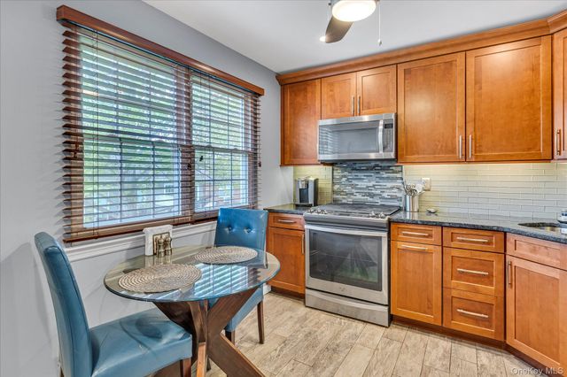 5205 Wilshire Lane 5205, Oakdale, NY 11769