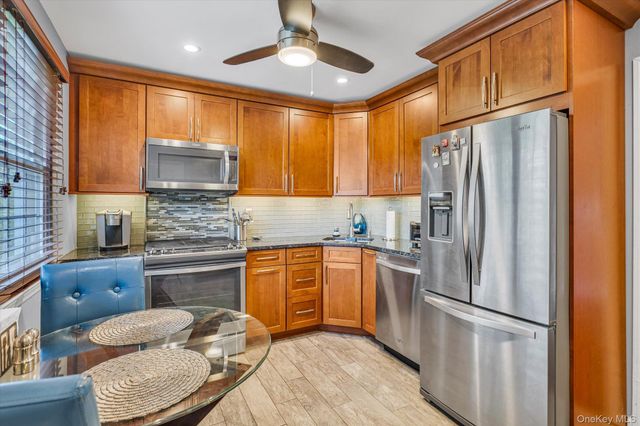 5205 Wilshire Lane 5205, Oakdale, NY 11769