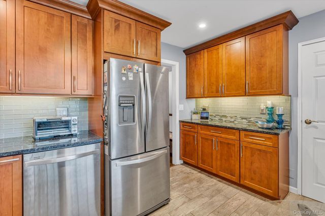 5205 Wilshire Lane 5205, Oakdale, NY 11769