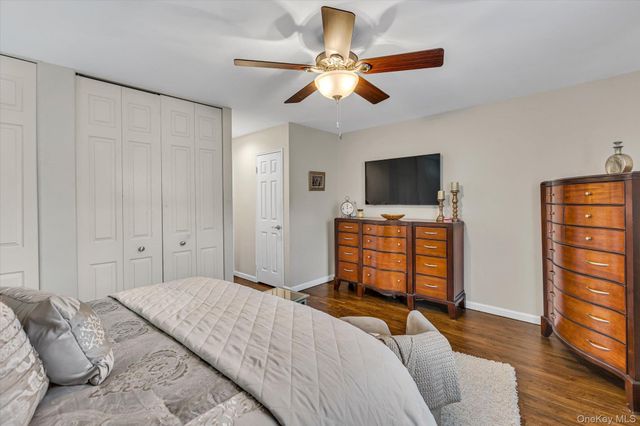 5205 Wilshire Lane 5205, Oakdale, NY 11769