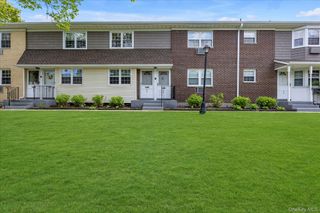 5205 Wilshire Lane 5205, Oakdale, NY 11769
