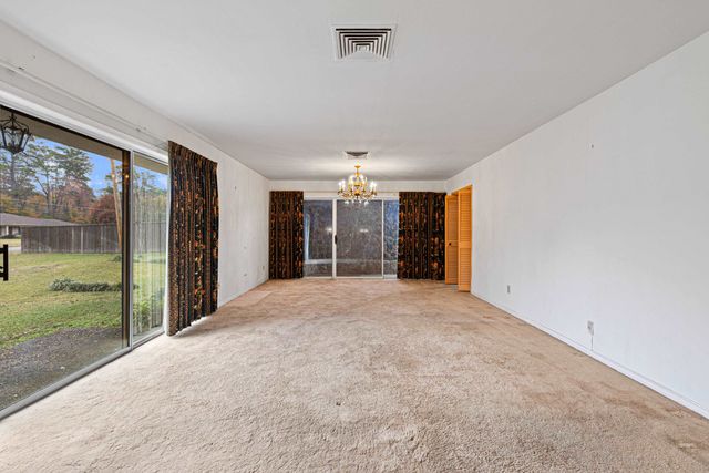 1112 Le Duke Blvd, Longview, TX 75601