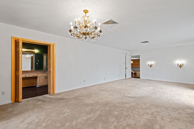 1112 Le Duke Blvd, Longview, TX 75601