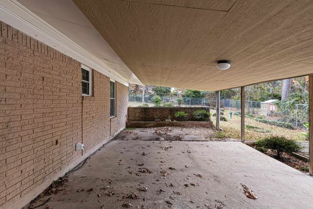 1112 Le Duke Blvd, Longview, TX 75601