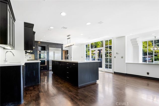 4119 Dundee, Los Angeles, CA 90027