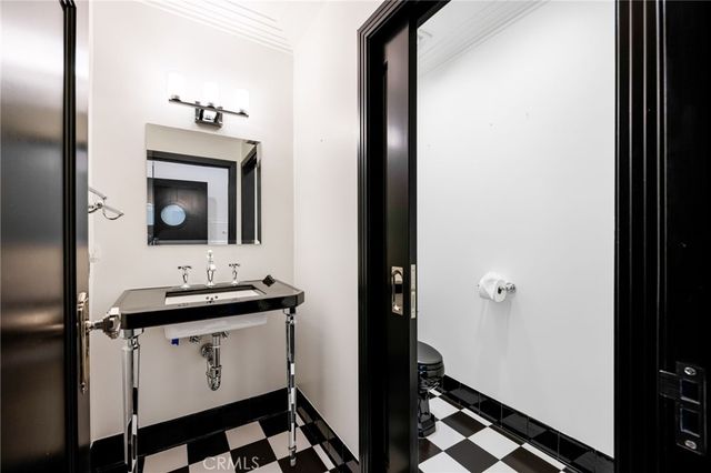 4119 Dundee, Los Angeles, CA 90027