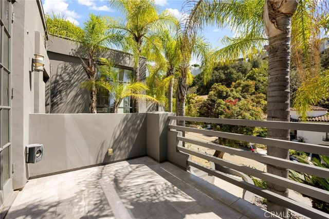4119 Dundee, Los Angeles, CA 90027