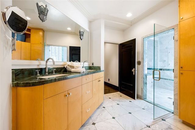 4119 Dundee, Los Angeles, CA 90027