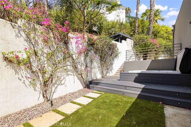 4119 Dundee, Los Angeles, CA 90027