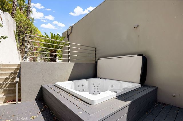 4119 Dundee, Los Angeles, CA 90027