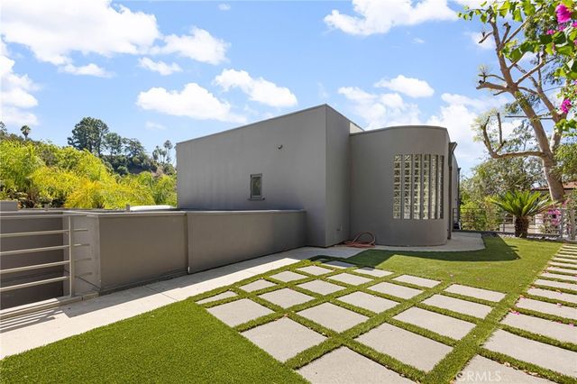 4119 Dundee, Los Angeles, CA 90027