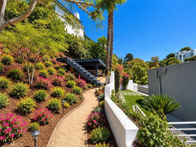 4119 Dundee, Los Angeles, CA 90027