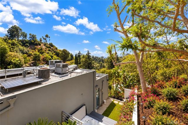 4119 Dundee, Los Angeles, CA 90027